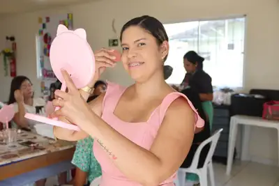 notícia: ‘É uma experiência única ter essa oportunidade’, diz participante de curso de automaquiagem promovido pelo Governo do Amapá