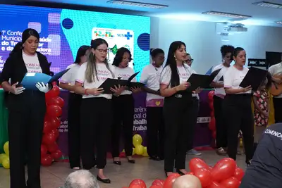 notícia: Governo do Amapá desenvolve atividade terapêutica de canto para público feminino, em Oiapoque 