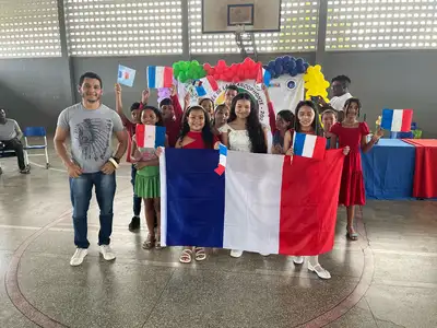 notícia: Escola Marly Maria realiza 4ª Jornada da Francofonia para mais de mil alunos com apoio do Governo do Amapá