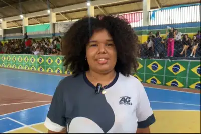 Foto: Sanderson Dias Amanda Alves da Silva em ação na quadra de vôlei