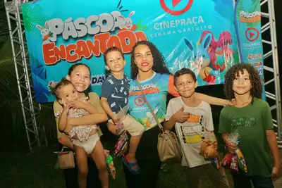 notícia: ‘Estou construindo memórias com as crianças’, diz moradora do Parque Aeroportuário durante 'Páscoa Encantada' do Governo do Amapá