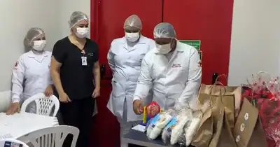 notícia: No anexo do HE, pacientes participam de bingo e recebem corte de cabelo e barba pelo Dia do Trabalhador