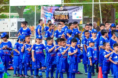 notícia: Governo do Estado lança projeto ‘Passaporte para Vitória’ e beneficia 6 mil crianças com núcleos de futebol nos 16 municípios