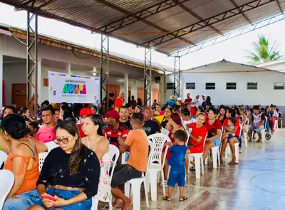 notícia: Governo do Amapá atende 1,2 mil famílias com kits de alimentos em Serra do Navio e Pedra Branca do Amapari