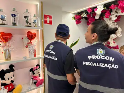 notícia: Dia das Mães: campanha 'Vitrine Legal' leva informação aos lojistas e garante direitos dos consumidores em shoppings de Macapá