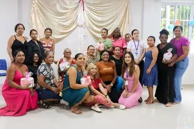 notícia: Governo do Estado realiza ação em homenagem ao Dia das Mães no Cram Tia Zefa, em Macapá