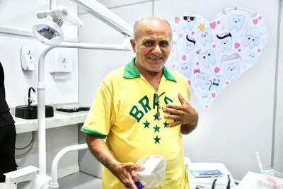 notícia: ‘Posso voltar a falar de novo e mastigar’, diz paciente ribeirinho ao receber prótese pelo programa Mais Sorriso do Governo do Amapá