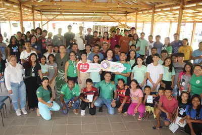 notícia: Com 168 alunos, escola da comunidade do Carvão recebe conferência infantojuvenil pelo meio ambiente promovida pelo Governo do Amapá