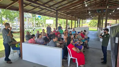 notícia: Mais de 50 criadores de aves no Amapá aprendem a produzir ração e reduzem custos na criação de animais após capacitação do Rurap e Sebrae