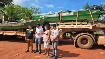 notícia: Governo do Amapá entrega embarcações para indígenas na aldeia do Manga em Oiapoque