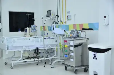 notícia: Hospital da Criança e do Adolescente registra 100% dos leitos de UTI com pacientes com síndrome respiratória aguda grave, em Macapá