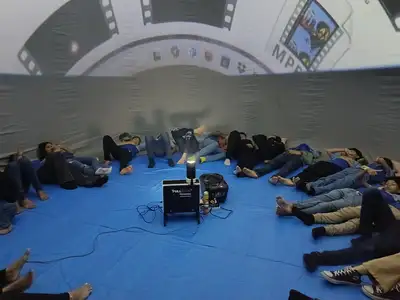 notícia: Planetário Móvel do Governo do Amapá reúne estudantes durante mostra científica em escola estadual em Macapá