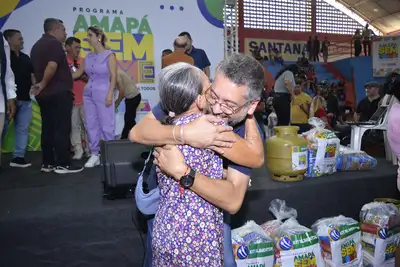 notícia: 'Assegura o básico para que o povo de Santana possa trabalhar e cuidar da família', diz governador do Amapá na maior entrega de alimentos no município