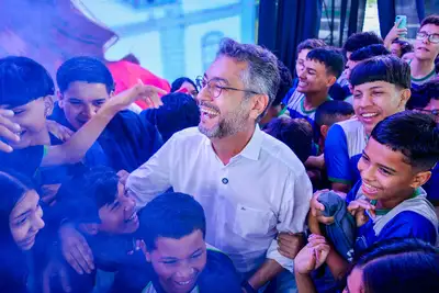 notícia: 'Templo do saber reconstruído para seguir formando gerações', diz governador Clécio Luís ao entregar escola Coaracy Nunes, em Macapá