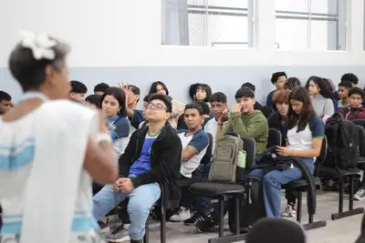 notícia: Estudantes participam de roda de conversa sobre o Marabaixo na escola Coaracy Nunes, após reinauguração pelo Governo do Amapá