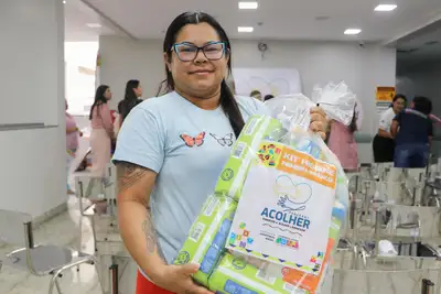 notícia: ‘Isso mostra que não estamos sozinhas’, diz uma das 200 mães contempladas com kits da primeira infância pelo Governo do Amapá