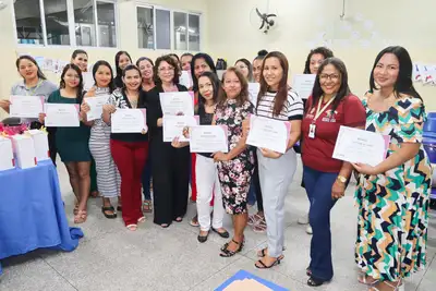 notícia: Mulheres do Macapaba encerram curso de capacitação em alongamento de unhas promovido pelo Governo do Amapá