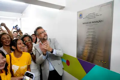 notícia: Governo do Amapá e MEC fortalecem educação híbrida com entrega de centros de inovação para a educação básica estadual 