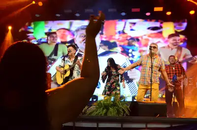 notícia: Forró do Quero Mais e Banda Nativu's embalam público no encerramento da segunda noite do Arraiá do Povo 2025
