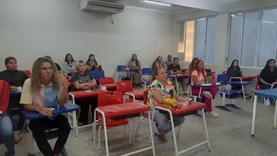 notícia: Governo do Amapá inicia curso gratuito de atendente de farmácia e impulsiona geração de renda no Macapaba