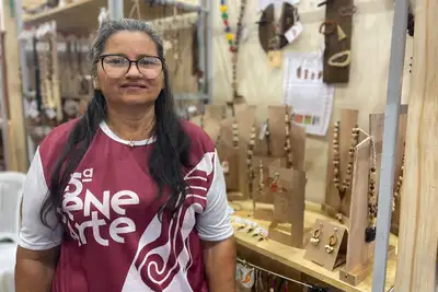notícia: 'É motivo de orgulho mostrar meu trabalho ao Brasil e ao Mundo', comenta artesã amapaense ao expor na 25ª Fenearte, em Olinda