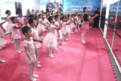 notícia: Crianças do Residencial Macapaba orgulham mães em projeto ’Ballet na Comunidade’ promovido pelo Governo do Amapá 
