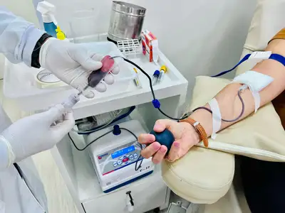 notícia: Governo do Amapá leva carreta do Hemoap para estacionamento do Hospital Universitário e reforça doação no período de férias