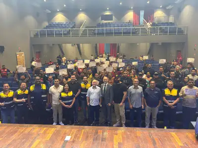 notícia: Governo do Amapá certifica mais de 70 mototaxistas para atuarem no transporte remunerado, em Santana