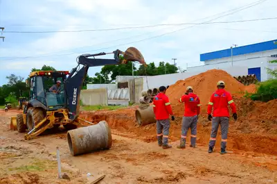 notícia: Plano de parcerias: Governo do Amapá e Prefeitura de Laranjal do Jari iniciam obras de drenagem para pavimentação de vias no município