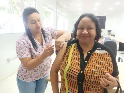 notícia: Governo do Amapá reforça cuidado com servidores e colaboradores da Secretaria de Meio Ambiente com vacinação itinerante