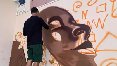 notícia: Arte e acolhimento: pinturas em grafite transformam as paredes da ala psiquiátrica do Hospital das Clínicas Dr. Alberto Lima