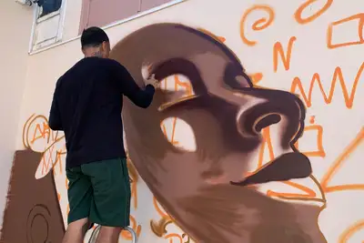 notícia: Arte e acolhimento: pinturas em grafite transformam as paredes da ala psiquiátrica do Hospital das Clínicas Dr. Alberto Lima