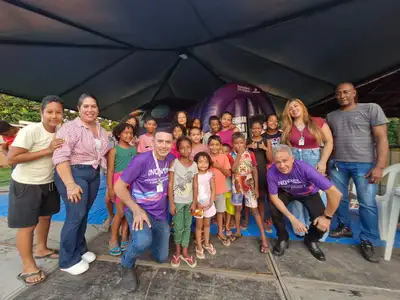 notícia: ‘Achei muito legal conhecer o universo’, diz visitante do planetário móvel durante as festividades de São Tiago