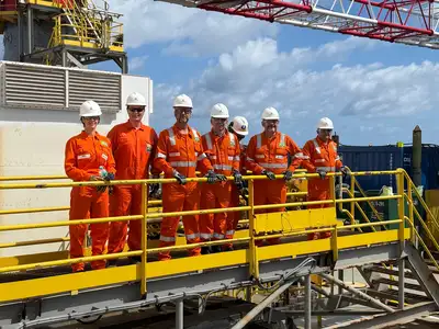 notícia: Governador Clécio Luís acompanha preparação do navio-sonda da Petrobras que será usado na pesquisa e exploração do petróleo no Amapá