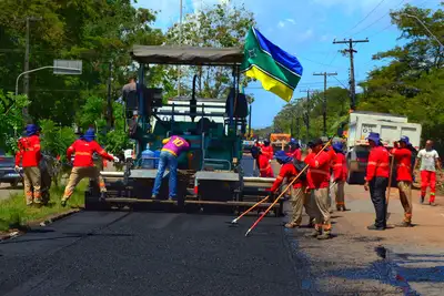 notícia: Governo do Amapá intensifica requalificação da Rodovia Josmar Pinto com três frentes de trabalho simultâneas em Macapá