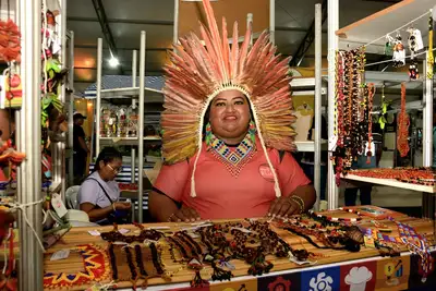 notícia: ‘É um momento para nossos produtos serem reconhecidos’, diz empreendedora indígena na Feira Internacional de Oiapoque