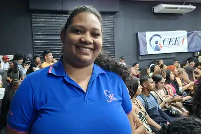 notícia: 'Vou agregar mais um serviço aos meus clientes', afirma aluna selecionada para curso do Programa Emprega Amapá, do Governo do Estado