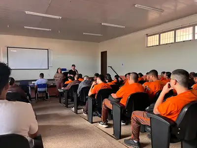 notícia: 'Cineteatrotour': Governo do Amapá realiza projeto de cinema, teatro e contação de histórias para alunos de escolas estaduais 