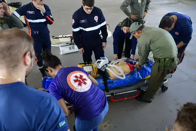notícia: Profissionais do GTA e Samu do Amapá participam de treinamento prático para transporte aeromédico de pacientes críticos