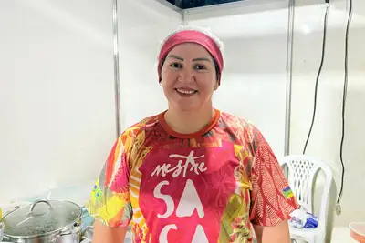 notícia: 'Nosso lucro está muito bom', diz empreendedora sobre as vendas durante o concurso de samba-enredo da Mangueira no Amapá