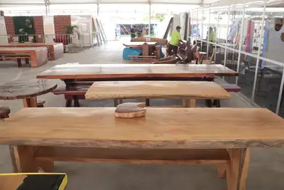 notícia: 'É possível fazer arte com sustentabilidade', diz artesão que comercializa peças com madeira legalizada na 54ª Expofeira do Amapá