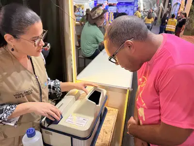 notícia: Governo do Estado orienta população sobre qualidade da água na terceira noite da 54ª Expofeira do Amapá