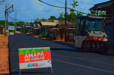 notícia: Após passarela de concreto, Governo do Amapá amplia mobilidade da população com asfaltamento da Rua Inspetor Antônio Oliveira em Macapá