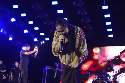 notícia: Encerrando a noite gospel, Cassiane reúne multidão com muito louvor na 54ª Expofeira do Amapá 