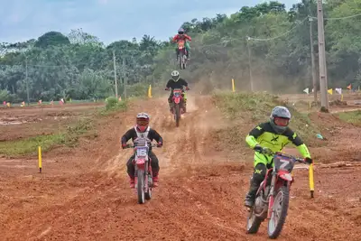 notícia: Campeonato de motocross reúne 150 competidores e faz público vibrar encerrando atividades esportivas na 54ª Expofeira do Amapá