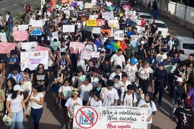 notícia: Escola Estadual Alexandre Vaz Tavares realiza a 38ª Caminhada Alexandrina com o tema 'Lugares de Preservação da Memória Coletiva'