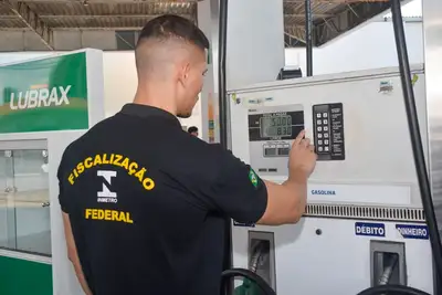 notícia: Ipem-AP realiza operação de fiscalização em postos de combustíveis em Macapá para verificar possíveis irregularidades 
