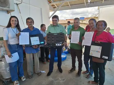 notícia: Governo do Amapá entrega kits de aquicultura, apicultura e pecuária para agricultores familiares em Oiapoque