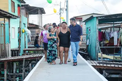 notícia: Ponte Firme: governador Clécio Luís entrega passarela em concreto na 18ª avenida do Congós, em Macapá