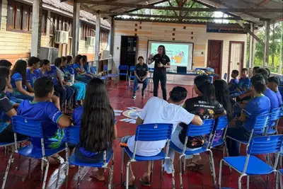 notícia: Governo do Amapá realiza ações integradas de saúde, alimentação e transporte escolar no Arquipélago do Bailique